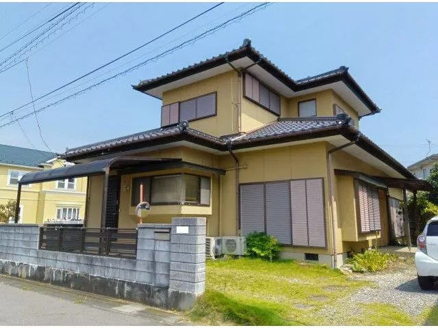 Luxurious Japanese-style used house! Two storage rooms with excellent storage capacity.