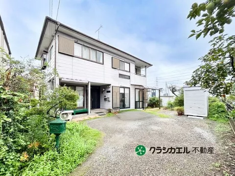 Each room has a cat door! Comfortable for both your beloved cat and family, a spacious 140 tsubo two-family used house.