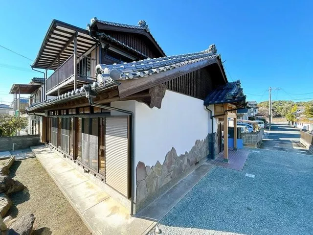 [Open House] [Renovated] [Move-in available within the year] [Immediate move-in available] Parking for 3 cars in a row.