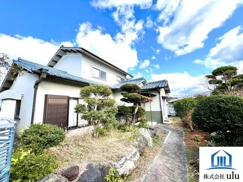 Okamachi, Gojo-shi (Gojo Station) 2F 5LDK

3,800,000 yen