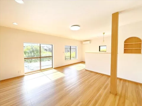 [Open House Held] Interior and exterior renovated / New seismic standards compliant / Water facilities replaced / Parking for 5 cars in parallel available