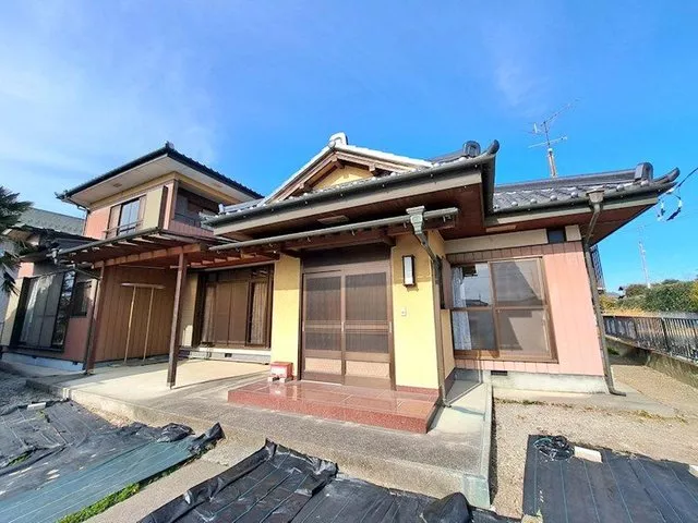 ◇Land area over 140 tsubo◇7DK All rooms over 6 tatami mats◇About 1 minute by car to Noda Bypass