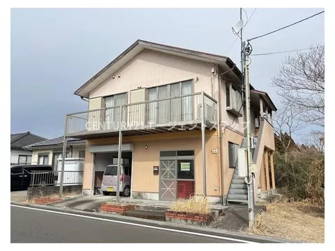 ● This is a used house with office space