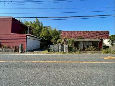 Spacious site of 272 tsubo♪ 7K detached house with garage♪ Wide frontage, road in front is over 5M♪ Sea.