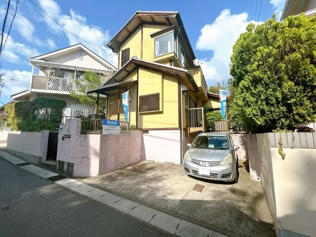 [Open House Scheduled] Interior and Exterior Renovation Planned / Parking for 2 Cars Available / Garden Space Available