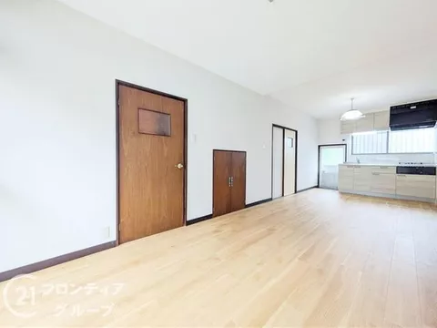 【All rooms with two sides of sunlight + Immediate viewing available!】 Renovated in March 2025 ■ All rooms are over 6 tatami mats and spacious