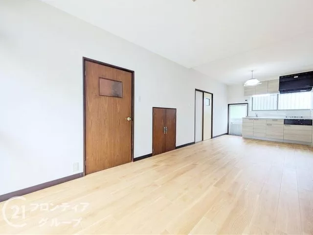 【All rooms with two sides of sunlight + Immediate viewing available!】 Renovated in March 2025 ■ All rooms are over 6 tatami mats and spacious