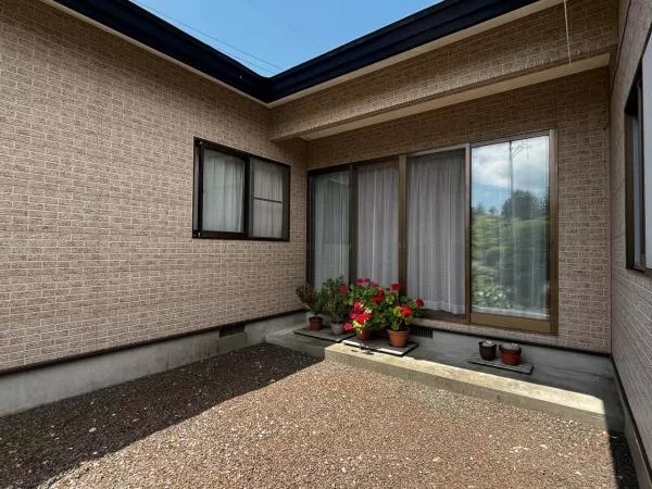 Building coverage ratio / Floor area ratio: 60% / 200%