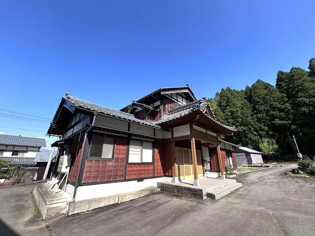 Takai Real Estate ☆ Achieve a slow life on a spacious lot. Large used house suitable for two families