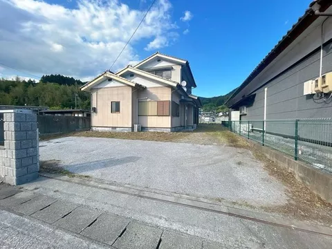 Current sale until June 22 / New earthquake resistance compliance / Parking for 3 cars available / Garden space available