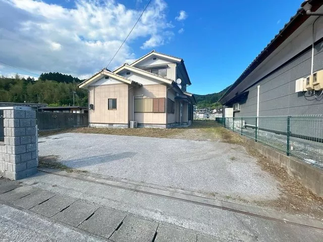 Current sale until June 22 / New earthquake resistance compliance / Parking for 3 cars available / Garden space available