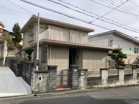 15 minutes on foot from Kintetsu Minami Osaka Line "Takada City" Station