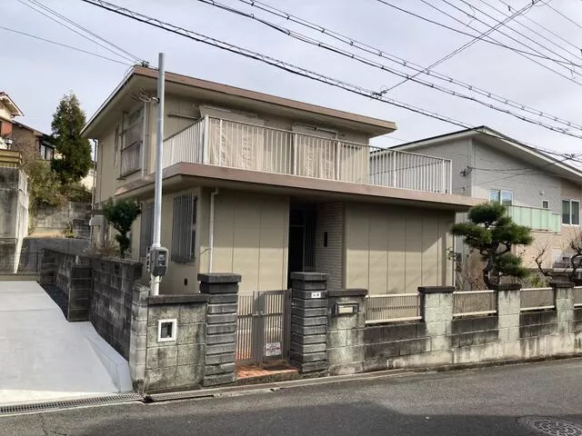 15 minutes on foot from Kintetsu Minami Osaka Line "Takada City" Station
