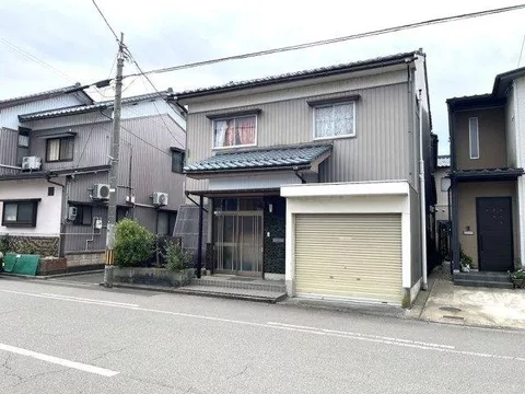 Takai Real Estate☆ 5DK in the western part of Fukui City! Good access to main roads, ideal for renovation materials