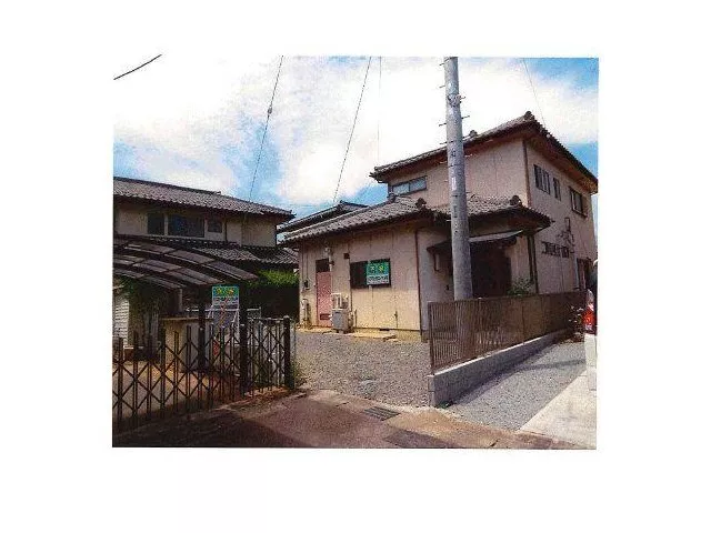7 minutes by car from Kofu Station. 5K detached house on a site of approximately 64 tsubo. Quiet residential area with good sunlight and ventilation.