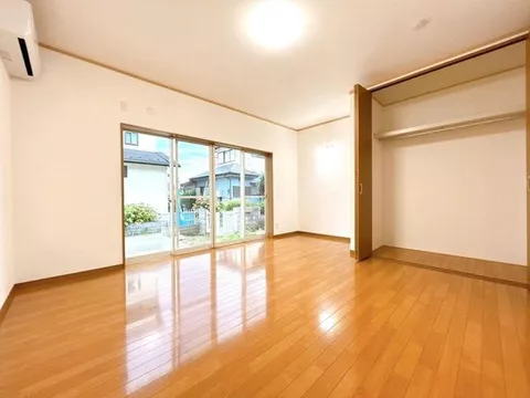 Open house held, renovation completed, each room is over 6 tatami mats, bathroom is 1 tsubo, 2 toilets