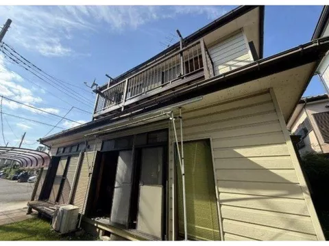 Southwest-facing with two sides of sunlight in all rooms, good sunlight and ventilation! Each room has storage available♪