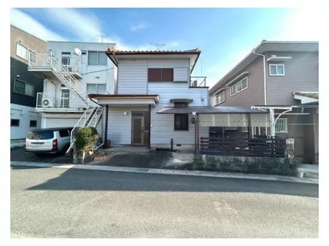 ◆Regular-shaped land ◆Japanese-style room ◆Abundant storage ◆Renovation scheduled for completion in April of the 8th year of Reiwa ◆Within walking distance to elementary and junior high schools
