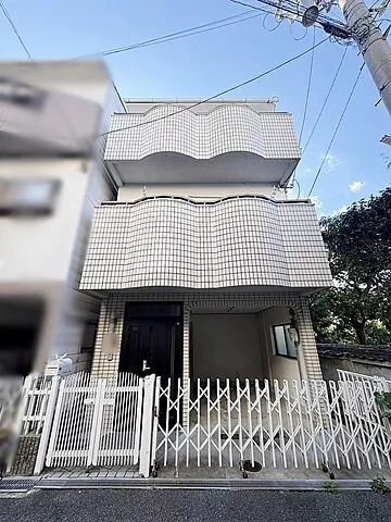 Used single-family home with garage overlooking Hirano, Osaka, 5LDK