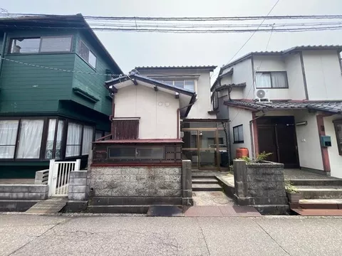 Easy access to Arimatsu, Nishiizumi, and Masuizumi areas, and 10 minutes on foot to Nishi Chaya District!