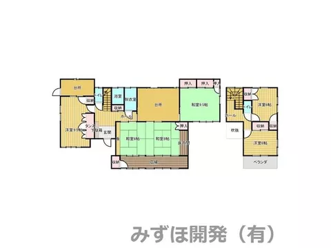 Current sale, a property that can accommodate more than 5 parking spaces. - Image 3