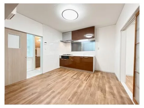 【Open house held】 Renovated in June 2023. Supermarket about 9 minutes on foot (about 70