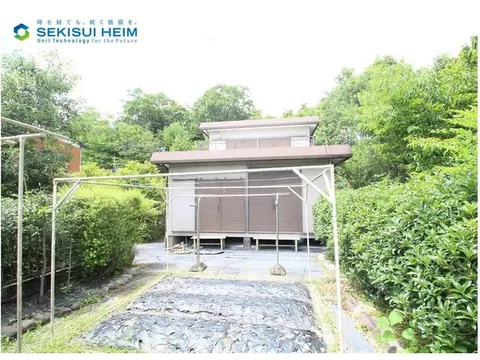 The land area is 173.42 tsubo. You can have a home garden in the yard. Sekisui Heim constructed property.