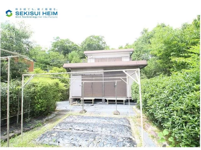 The land area is 173.42 tsubo. You can have a home garden in the yard. Sekisui Heim constructed property.