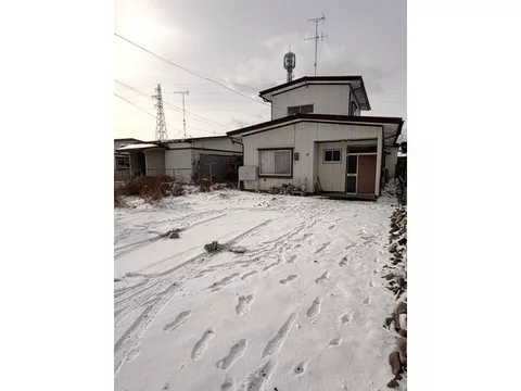 For those looking for a large plot of land! A quiet residence with a nearby nursery and Komeri!