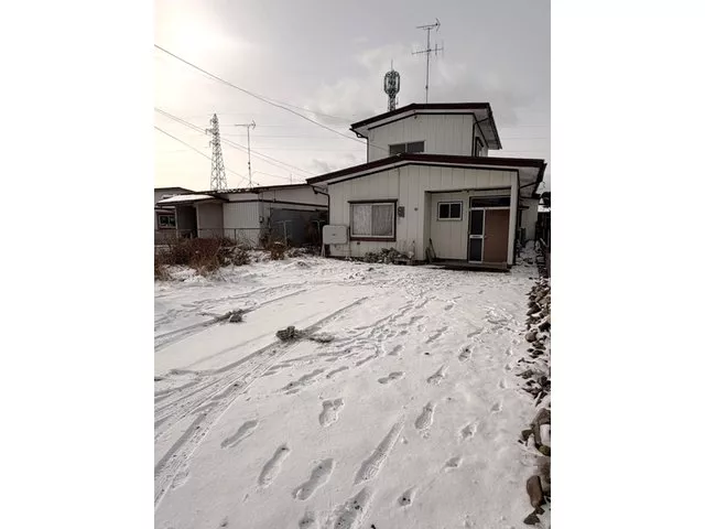 For those looking for a large plot of land! A quiet residence with a nearby nursery and Komeri!