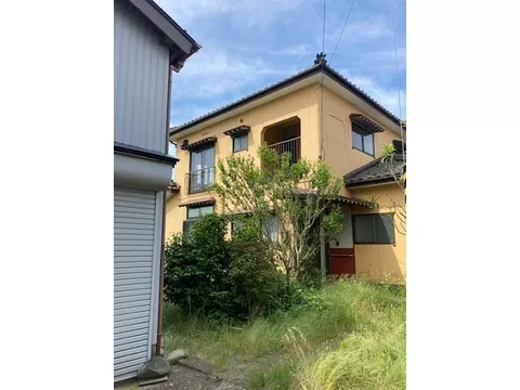 A 5DK used house near the Maki-Katahigashi Interchange! There is a two-story garage (for one car).
