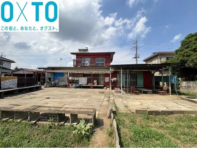 Spacious land of 338 tsubo! Expands the range of uses such as garden, parking lot, and home vegetable garden.