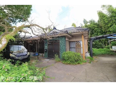 [Land area 121 tsubo] [7 minutes on foot to Take Clinic] [Relaxed living environment]