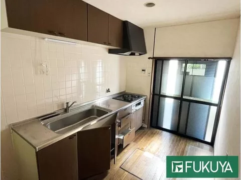 ●2-story wooden building ●Built in July 1995 ●3LDK + ceiling storage ●Storage in each room