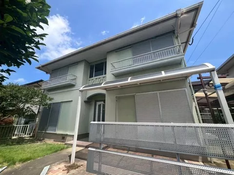 Parking for 2 cars available! Good access near Okagaki Bypass. A bright house with all rooms facing south♪