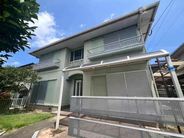 Parking for 2 cars available! Good access near Okagaki Bypass. A bright house with all rooms facing south♪