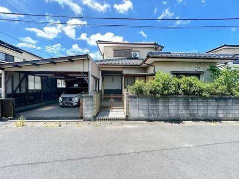 Open house held / Current sale until August 17 / Immediate occupancy available / Parking for 2 cars available