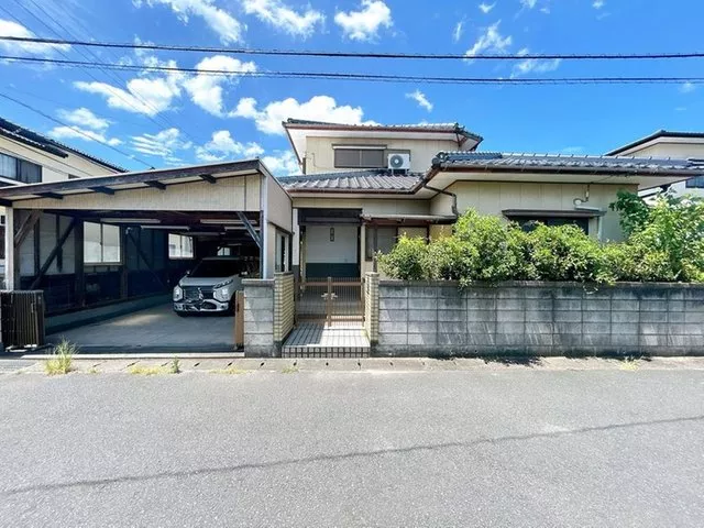 Open house held / Current sale until August 17 / Immediate occupancy available / Parking for 2 cars available