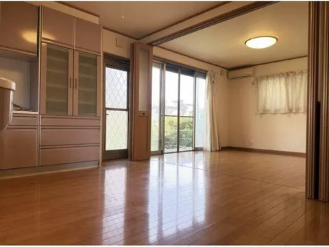 Spacious kitchen is attractive! Comes with air conditioning and lighting fixtures, ready to start a new life ♪ - Image 3