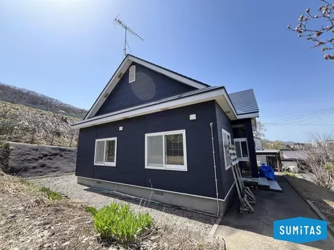 A nature-rich location surrounded by the sea and mountains in the Zenibako area