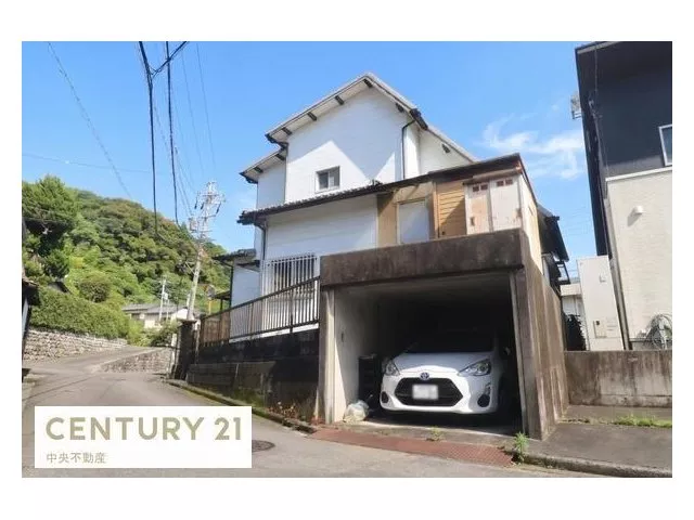 ● Shimizu Ward, Kusanagi ● A used house along the road leading to Kusanagi Shrine!