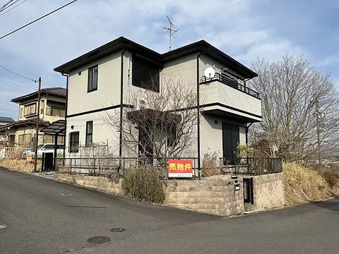 Used single-family home built by Toyota Home, lightweight steel frame house, Iga City, Kamikobe (Kijigadai)