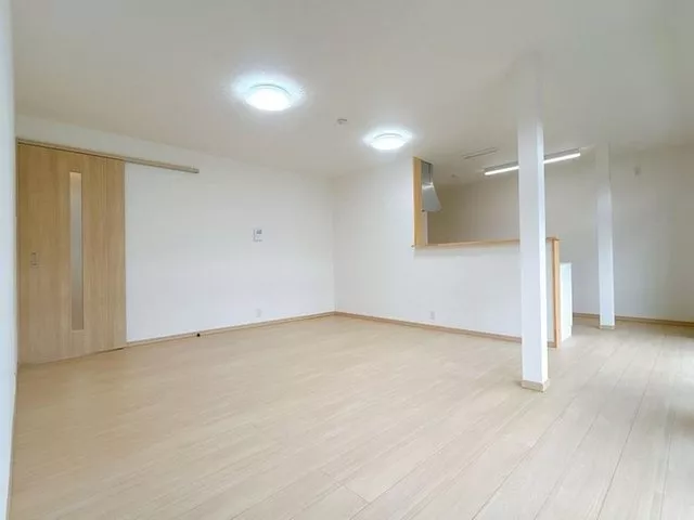 [Open House] [Renovated] Parking for 2 cars available. Quiet residential area. Water facilities have been updated.