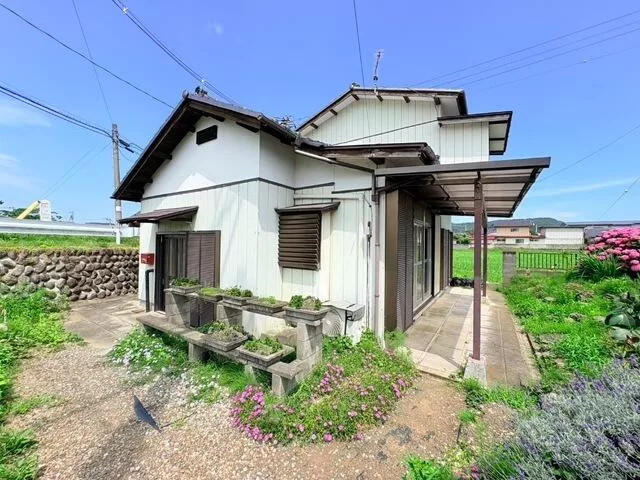 Shiroishi-shi, Fukuoka Nagabukuro Aza Kamigawara, flat roof, 3DK

2,980,000 yen