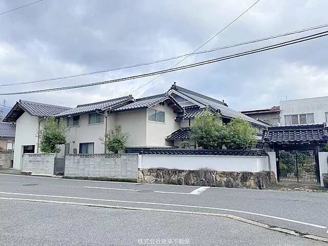 Used single-family home, JR Tsuyama Line, Tsuyama Station, 43 minutes by bus, get off at Takimoto Station, 2 minutes on foot