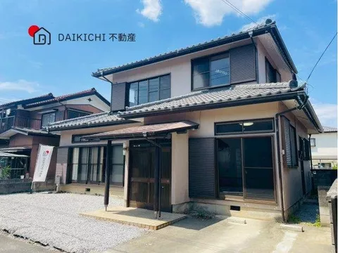 Excellent location within a 10-minute walk to supermarkets and convenience stores! Economical with city gas + public sewer area!