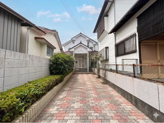 [Oyodo Naka Area] A house filled with light created by the peace of being outside the tsunami hazard map and an entrance with a high ceiling