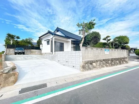 [Open house held] [Under renovation] A single-story 3LDK house on 108 tsubo of land.