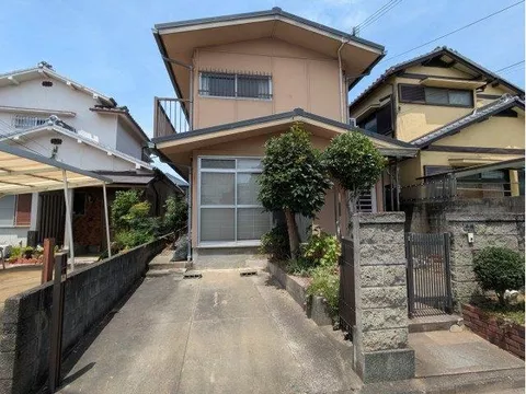 This is a lightweight steel house built by Sekisui House, and it is available for interior viewing as it is vacant.
