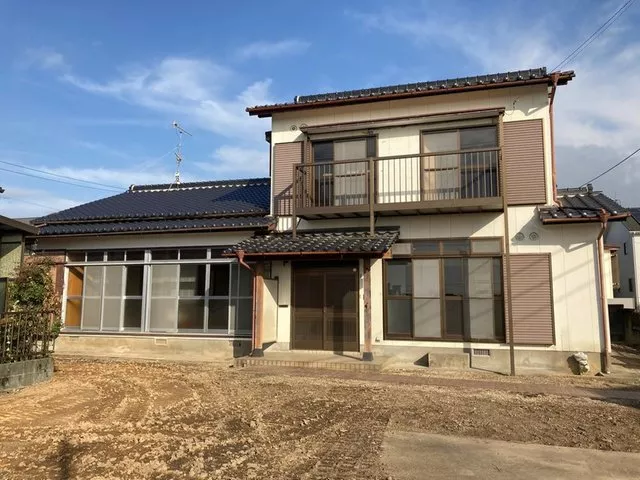 A spacious home with a lot area of 165 tsubo!